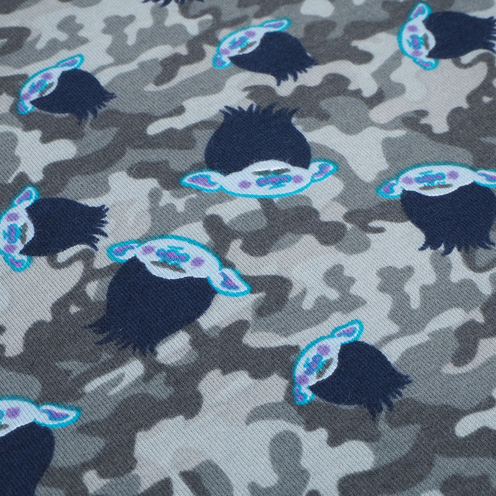 French Terry Kinder Stoff Trolls Camouflage Grau