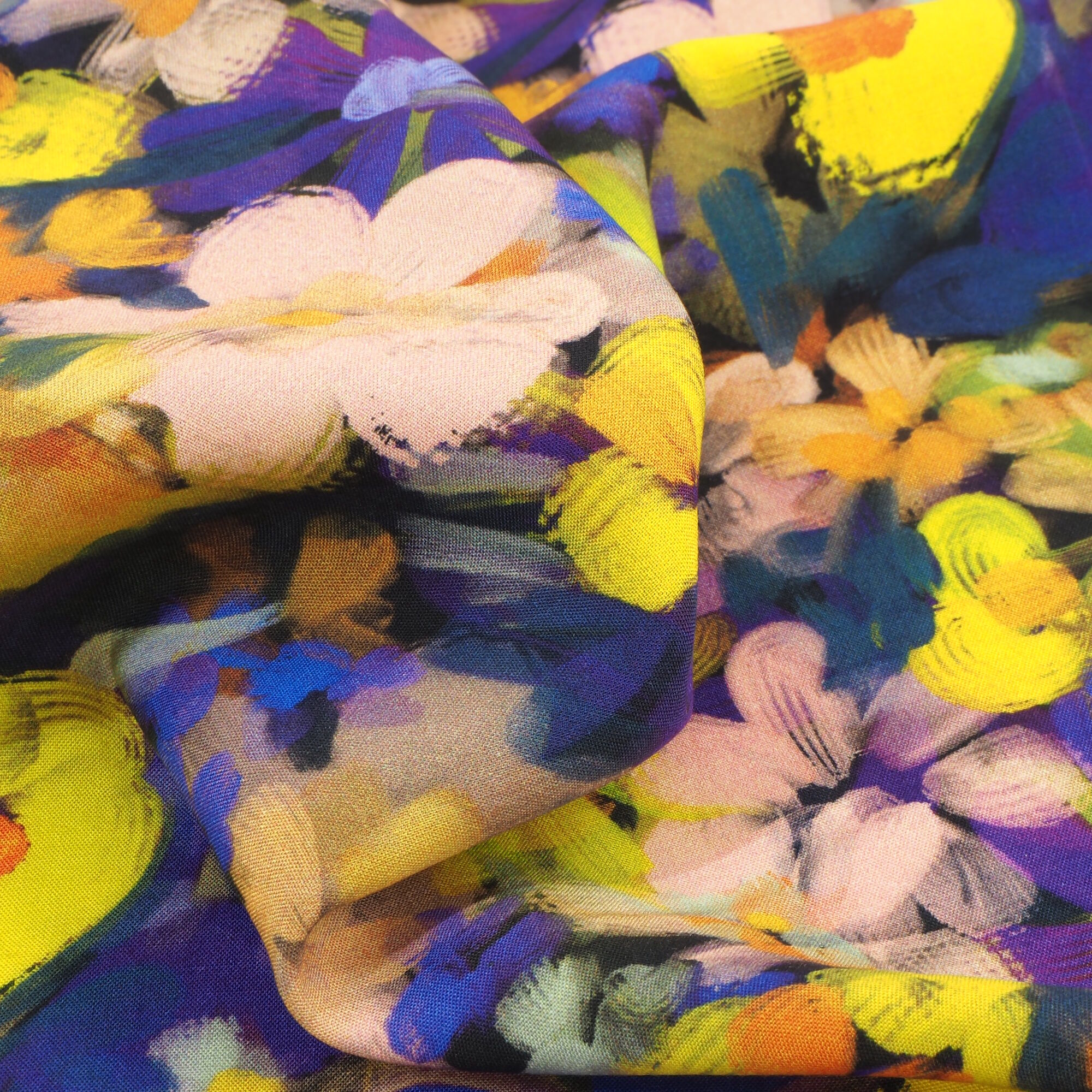 Stoff Meterware Sommerblumen Lila Viskose