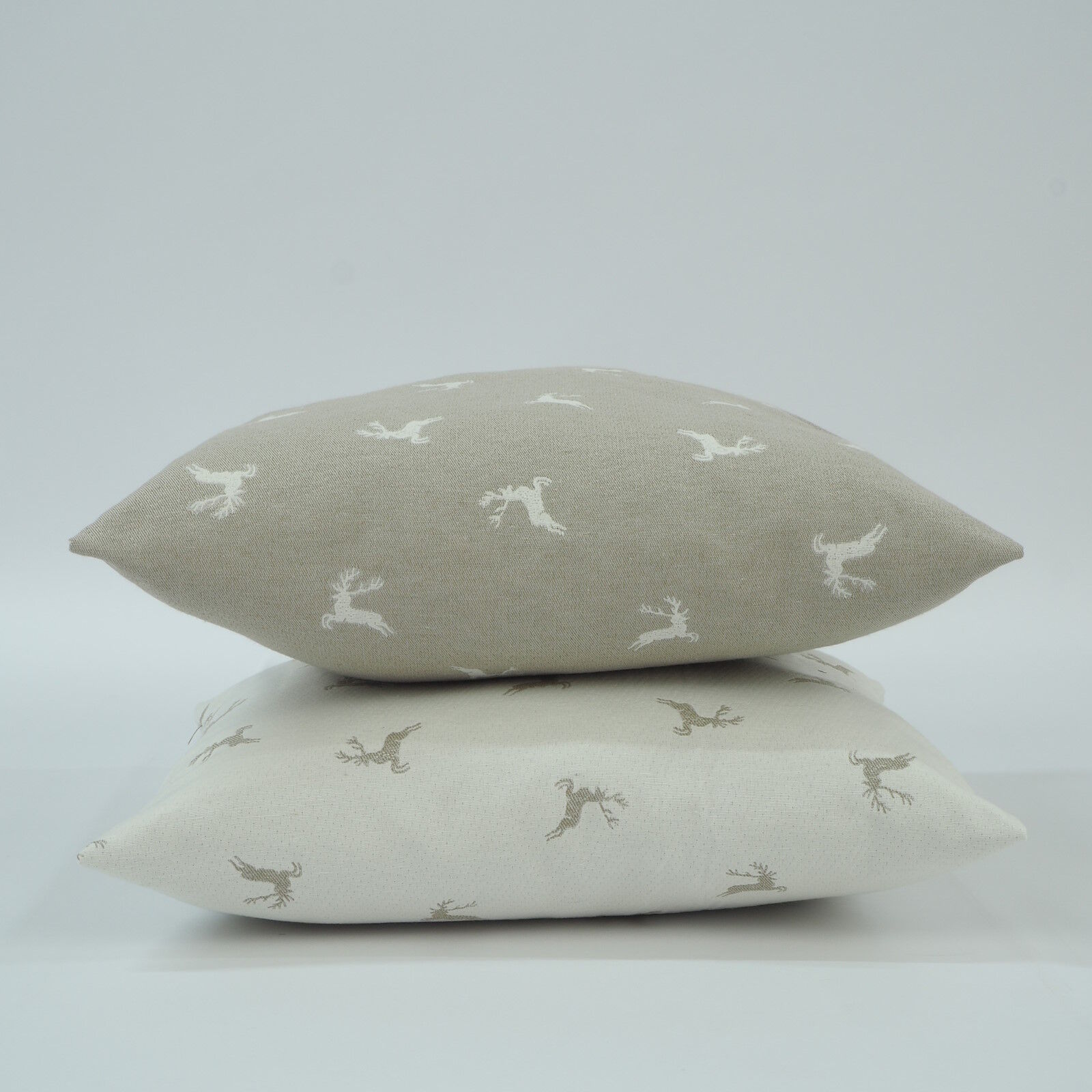 Kissenbezug Hirschmotiv Landhaus-30x30-Creme auf Beige