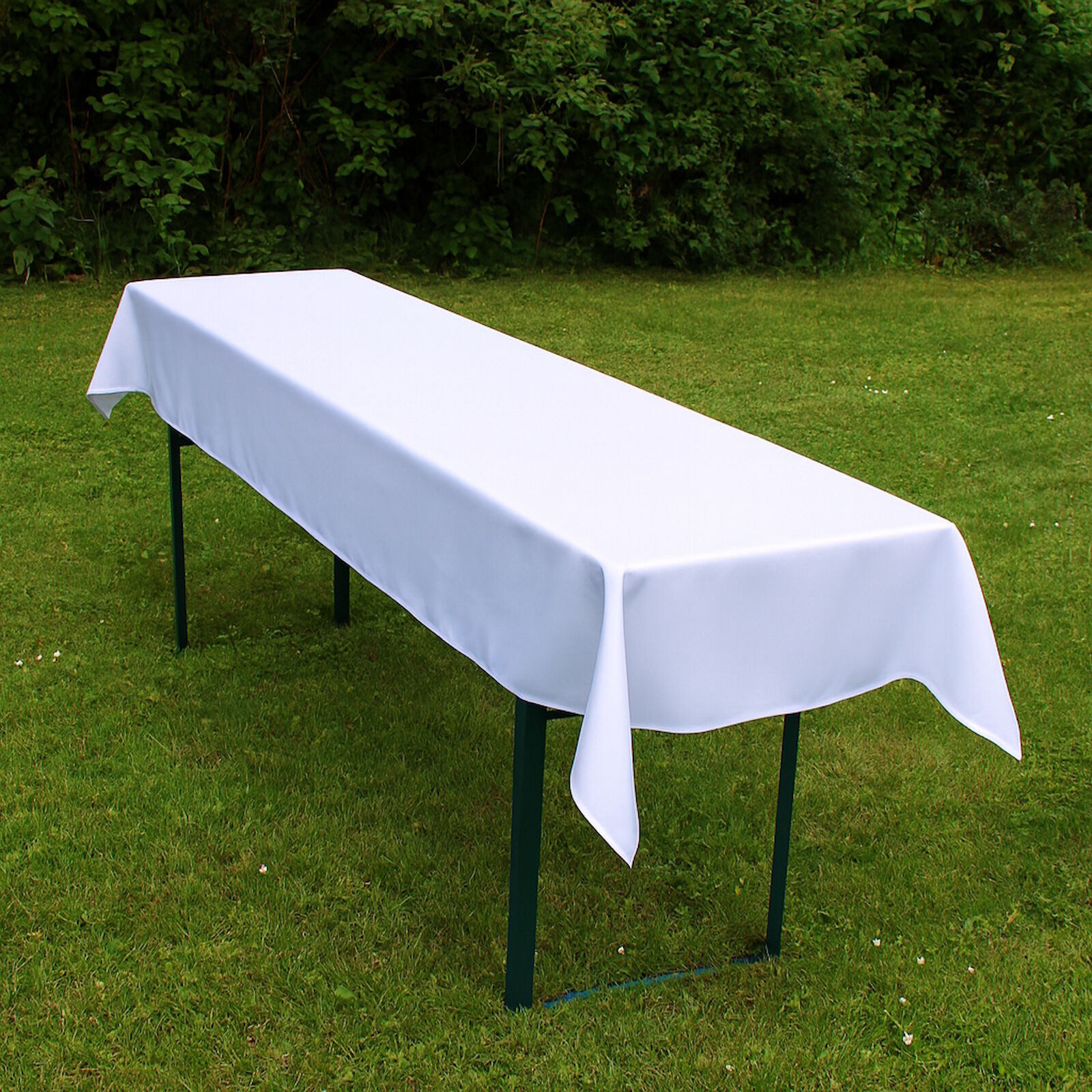 Polyester Tischdecke für Biertische – Bügelfrei & Pflegeleicht