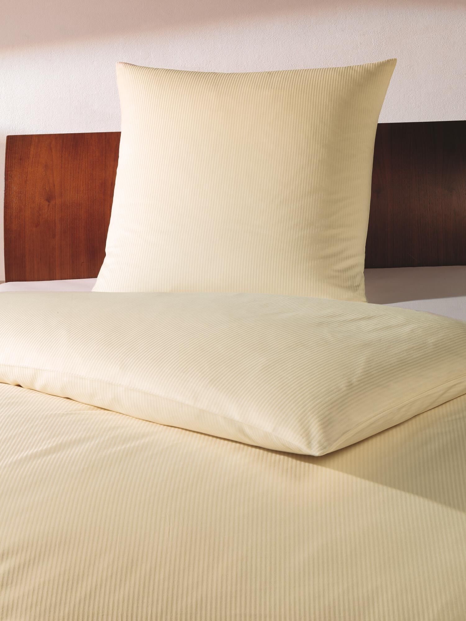 Hotelbettwäsche Streifensatin 4 mm Sekt