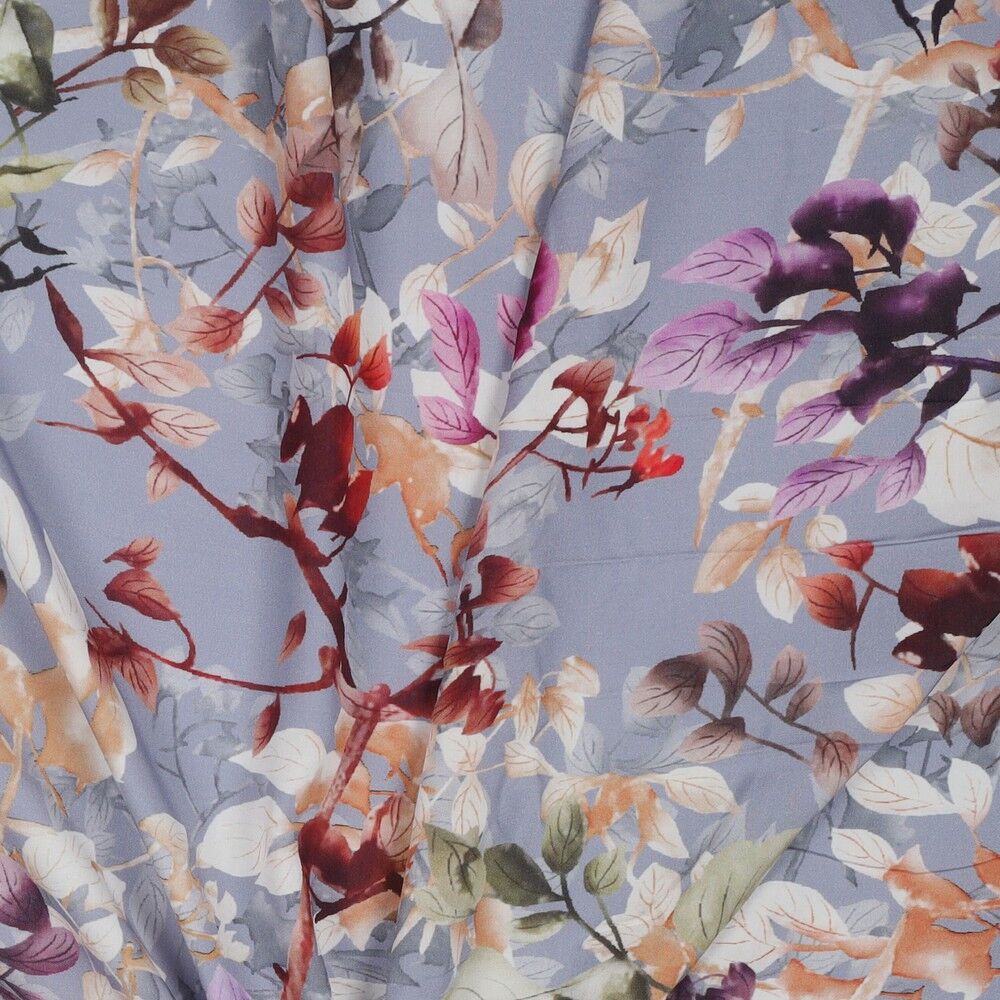 Stoff Meterware Blumenzweige auf Hellblau Glanz Viskose