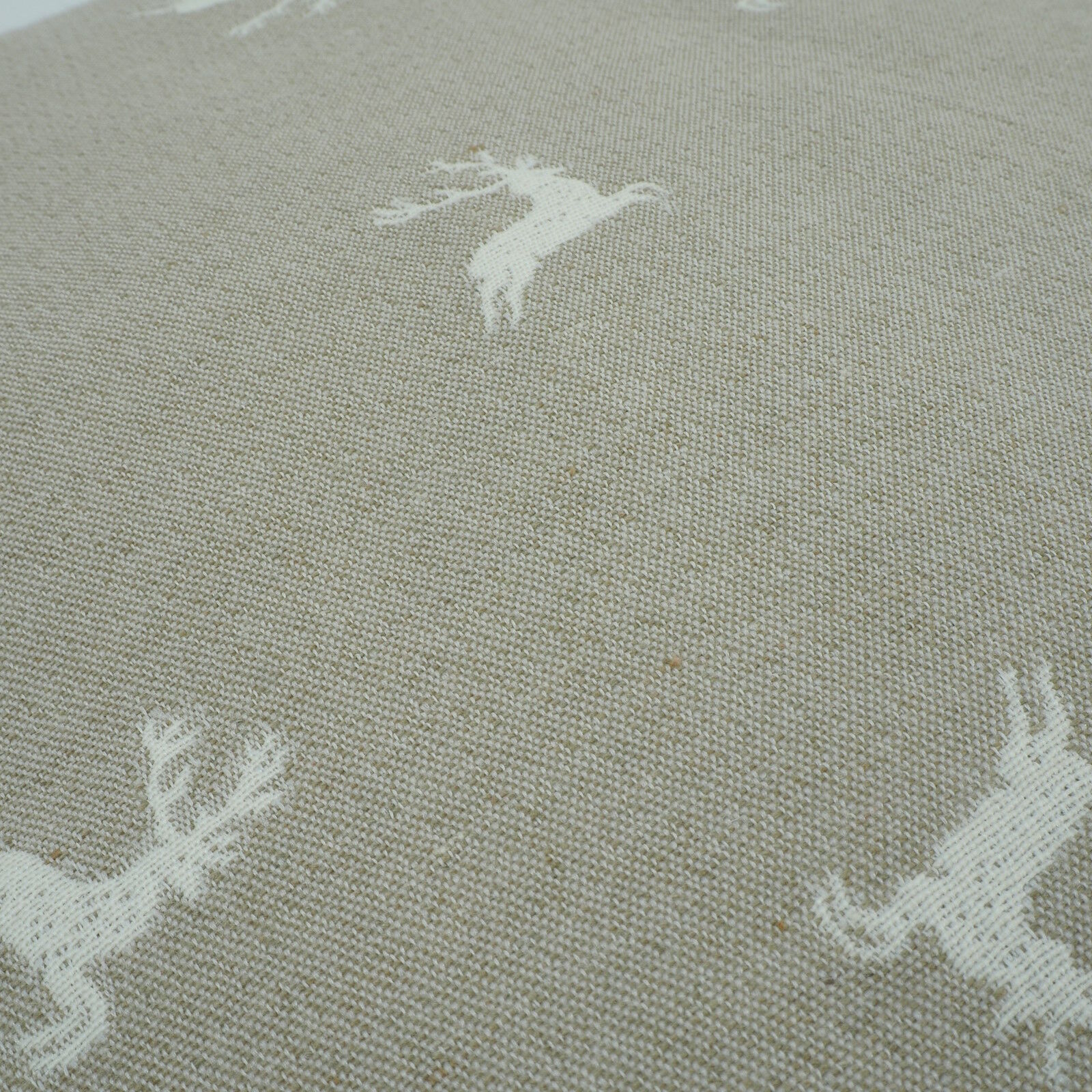 Kissenbezug Hirschmotiv Landhaus-30x30-Creme auf Beige