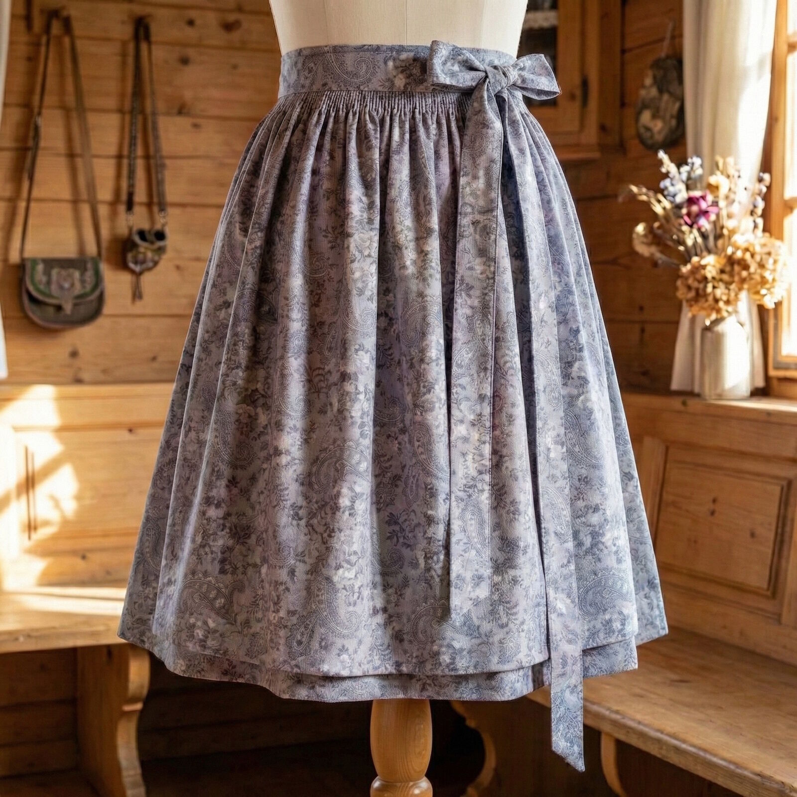 Dirndlstoff Blumen Paisley Blau Tracht