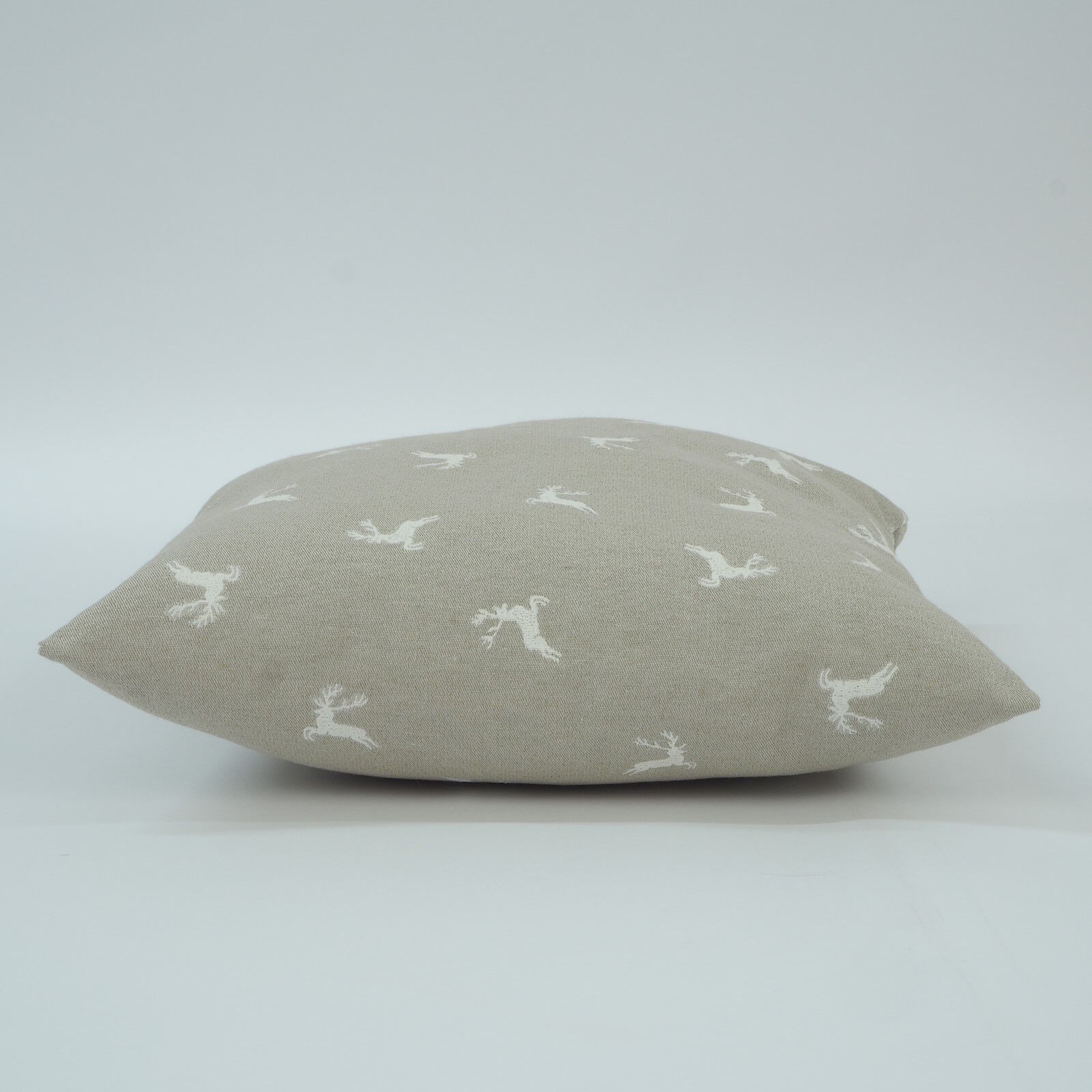 Kissenbezug Hirschmotiv Landhaus-30x30-Creme auf Beige